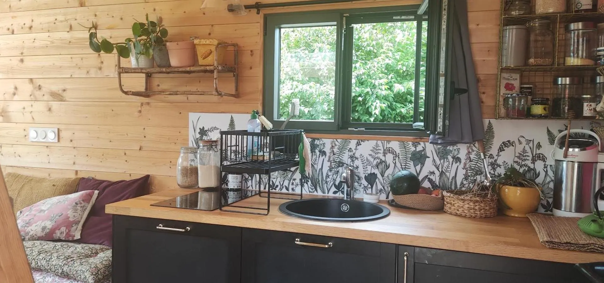 מלון Saint-Brieuc-de-Mauron Tiny House Bucolique 0*,  צרפת
